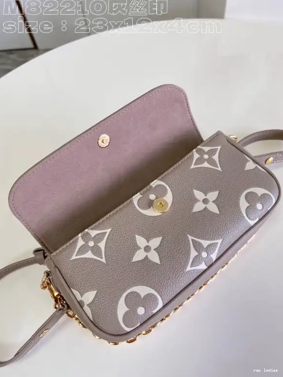 Cheap Ivy-23.5*12*4.3cm LOUIS Chain VUITTON on Wallet 0501